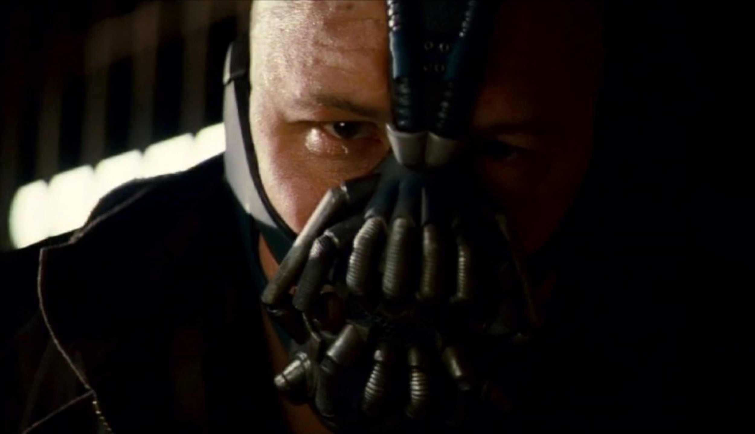 Dark Knight Rises Latest Pictures of Batman, Bane and Others.