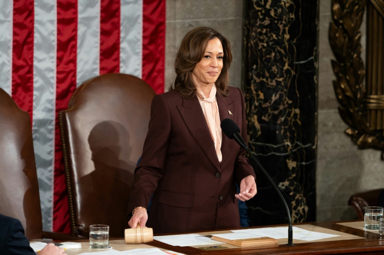 https://d.ibtimes.com/en/full/4573357/us-vice-president-kamala-harris-presides-over-joint-session-congress-certify-results-2024.jpg