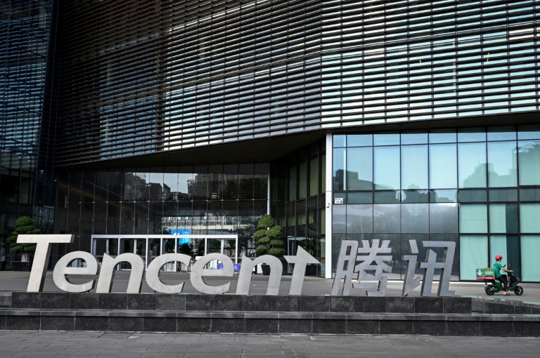 https://d.ibtimes.com/en/full/4573421/shares-tencent-sank-more-seven-percent-hong-kong-after-it-was-added-us-list-chinese-military.jpg