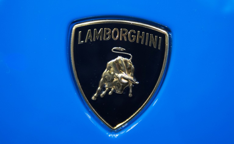 https://d.ibtimes.com/en/full/4574129/lamborghini-moving-towards-making-only-hybrid-vehicles-taking-its-time-before-coming-out-fully.jpg