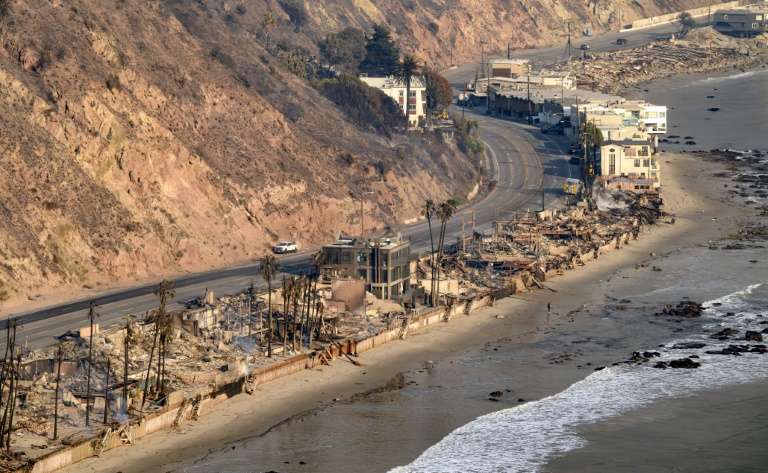 https://d.ibtimes.com/en/full/4574349/multi-million-dollar-mansions-malibu-have-vanished-entirely-seemingly-swept-pacific-ocean.jpg