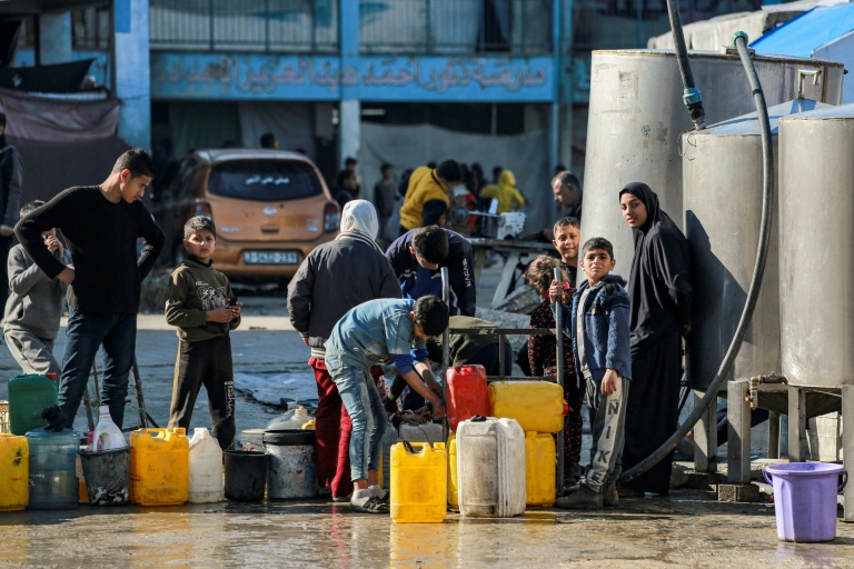 https://d.ibtimes.com/en/full/4574943/among-sticking-points-talks-gaza-ceasefire-deal-scale-humanitarian-aid-palestinian.jpg