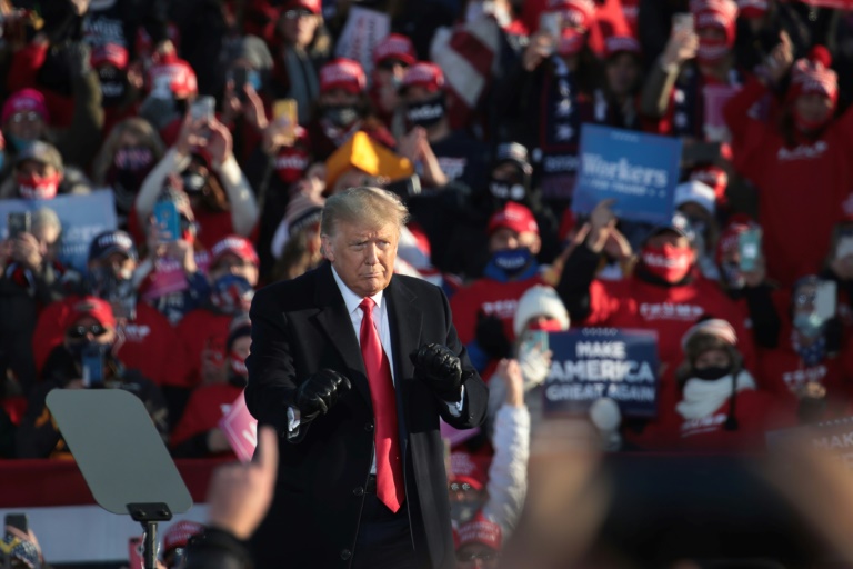 https://d.ibtimes.com/en/full/4575057/donald-trump-shown-here-dancing-village-people-song-he-wraps-campaign-rally-green-bay-austin.jpg