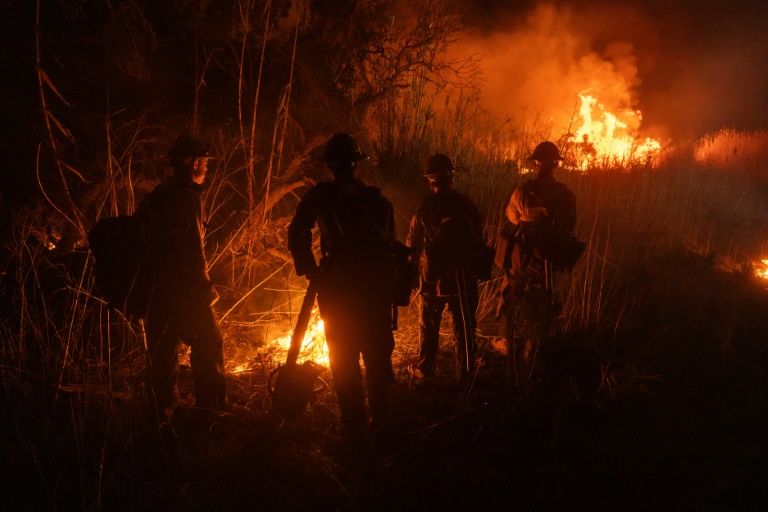 https://d.ibtimes.com/en/full/4575161/firefighters-help-control-spread-auto-fire-oxnard-northwest-los-angeles-california.jpg