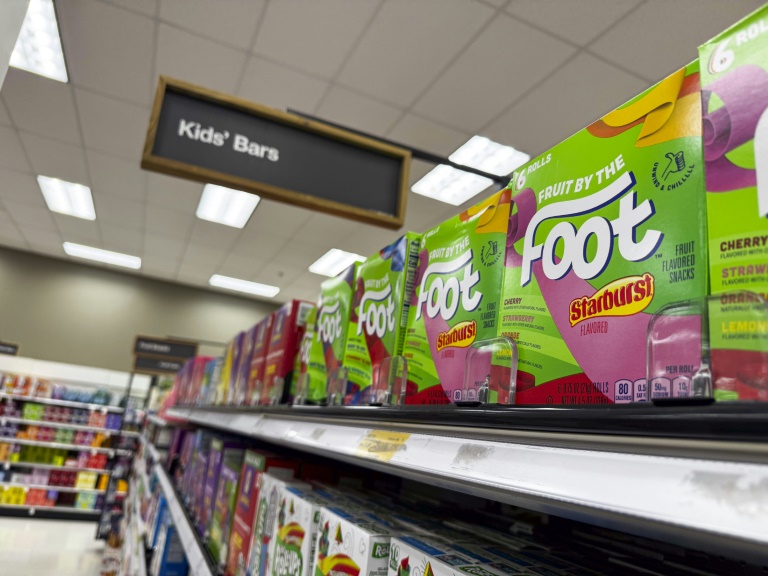 https://d.ibtimes.com/en/full/4575523/fruit-foot-product-that-uses-red-dye-no-3-can-seen-shelf-supermarket-this-illustration.jpg