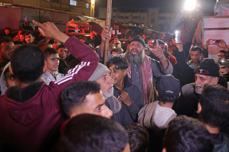 https://d.ibtimes.com/en/full/4575636/gazans-celebrate-along-street-khan-yunis-after-news-spread-ceasefire-agreement-between-hamas.jpg