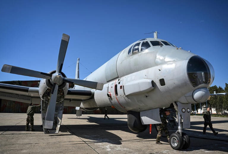 https://d.ibtimes.com/en/full/4576171/french-marines-inspect-atl2-atlantique-2-airplane-2023.jpg