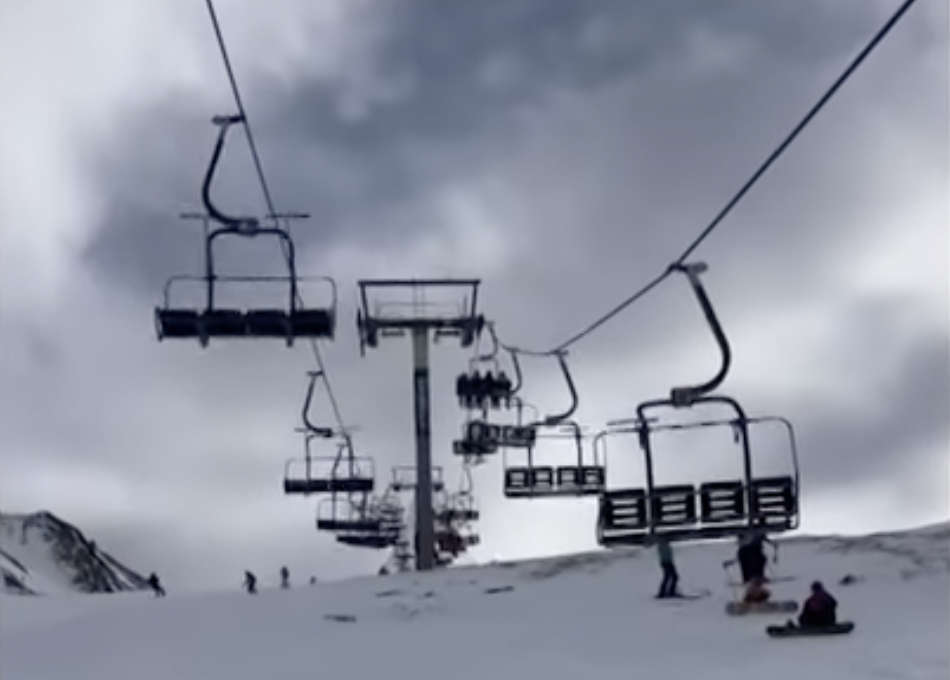 https://d.ibtimes.com/en/full/4576360/ski-lift-collapse-spain.png