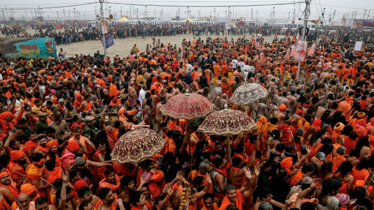 https://d.ibtimes.com/en/full/4576561/many-400-million-pilgrims-will-visit-kumbh-mela-millennia-old-sacred-show-hindu-piety-ritual.jpg