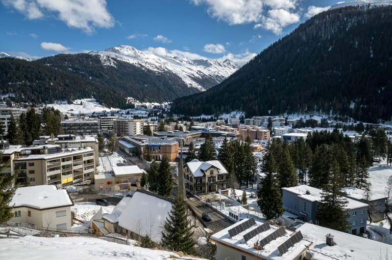 https://d.ibtimes.com/en/full/4576582/swiss-alpine-resort-hosts-world-economic-forum-every-winter.jpg