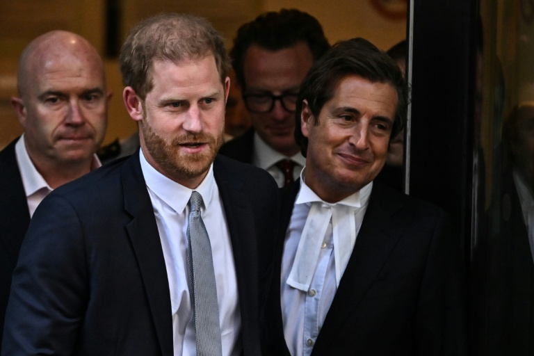 https://d.ibtimes.com/en/full/4576862/prince-harry-duke-sussex-leaves-britains-high-court-his-barrister-david-sherborne-after.jpg