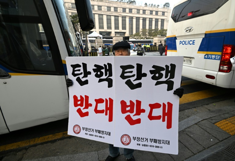 https://d.ibtimes.com/en/full/4576923/supporters-yoon-suk-yeol-have-been-protesting-against-investigations-targeting-suspended.jpg