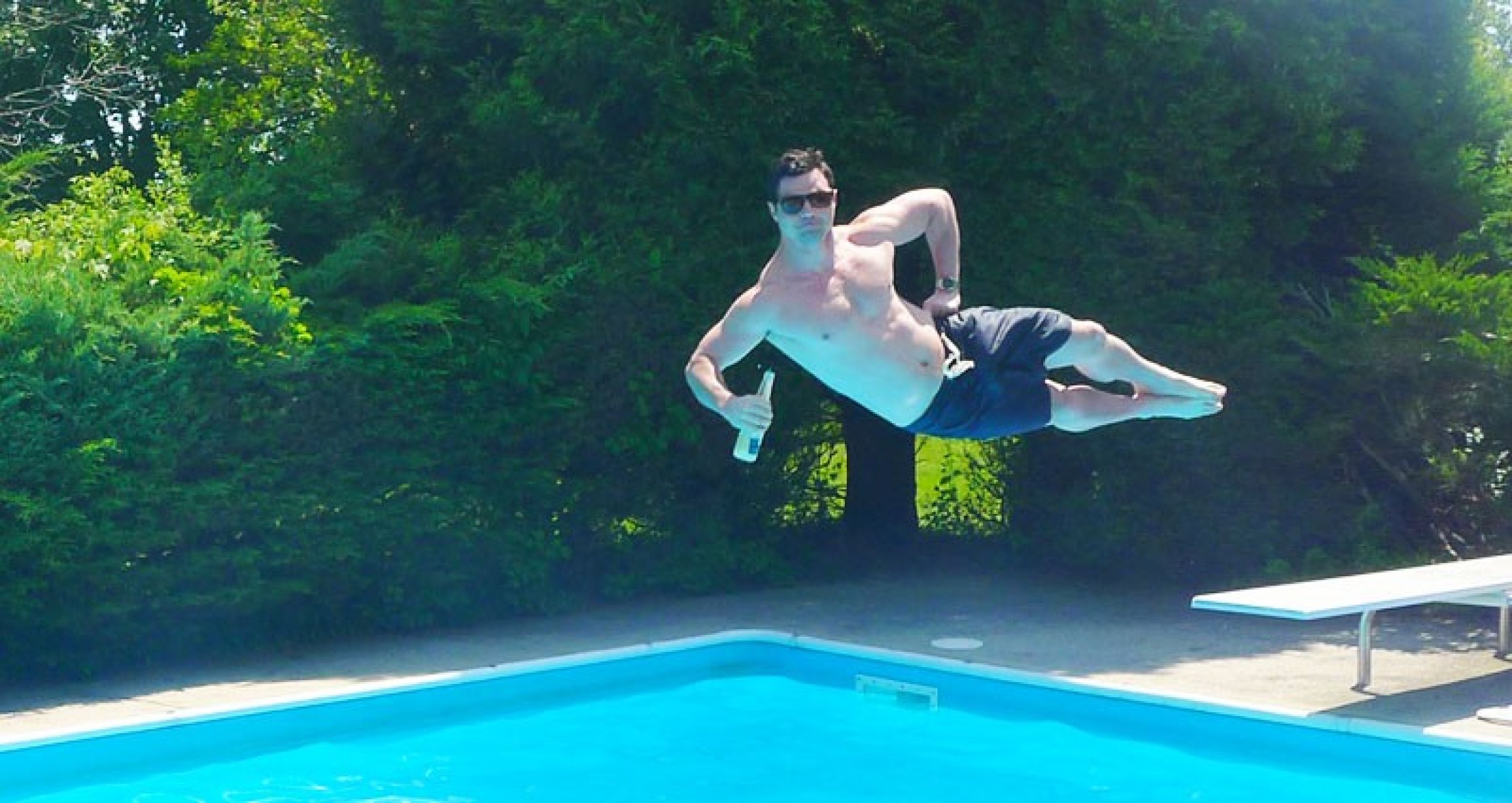 Leisure Diving Pictures Follow the Levitating Girl, Planking and Owling Craze