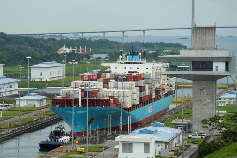 https://d.ibtimes.com/en/full/4577170/forty-percent-us-container-traffic-travels-through-panama-canal.jpg