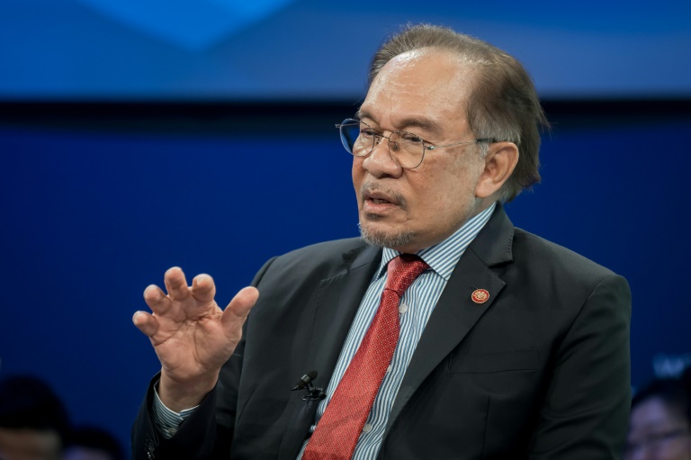 https://d.ibtimes.com/en/full/4577302/malaysias-anwar-ibrahim-told-davos-that-china-important-neighbour-that-must-engaged.jpg