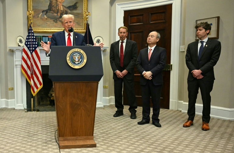 https://d.ibtimes.com/en/full/4577361/his-first-full-day-white-house-us-president-donald-trump-announced-major-investment-build.jpg