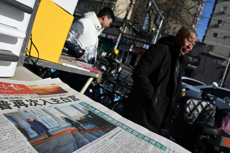 https://d.ibtimes.com/en/full/4577617/newspaper-featuring-image-donald-trump-arriving-white-house-ahead-his-inauguration-us.jpg