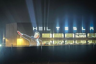Elon Musk salute Tesla protesters