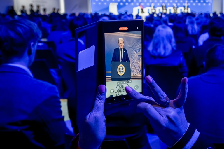 https://d.ibtimes.com/en/full/4577733/us-president-donald-trump-spoke-packed-hall-politicians-executives-davos-after-his-inauguration.jpg