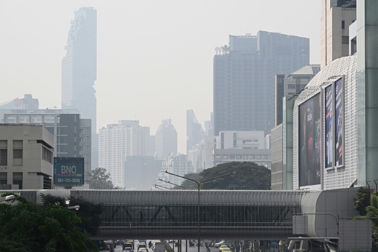 https://d.ibtimes.com/en/full/4577915/air-pollution-thai-capital-forced-closure-more-350-schools-friday-around-hundred-more.jpg