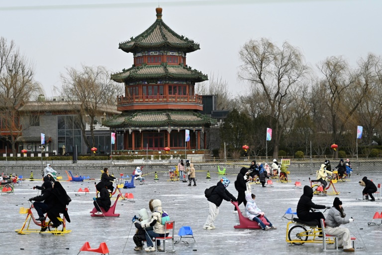 https://d.ibtimes.com/en/full/4578609/frozen-lake-dotted-ice-skaters-beijings-historic-centre-people-expressed-optimism-about-year.jpg