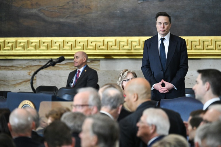 https://d.ibtimes.com/en/full/4579052/tesla-spacex-ceo-elon-musk-shown-arriving-us-president-donald-trumps-inauguration-earlier-this.jpg