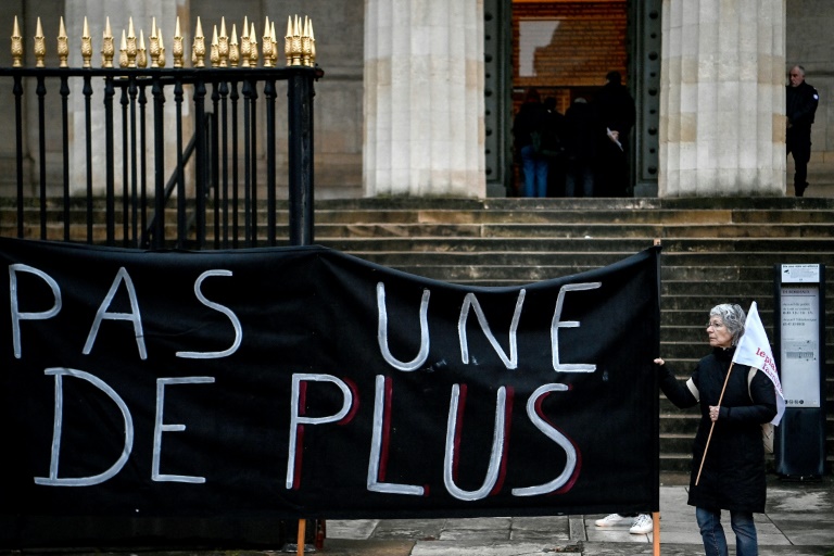 https://d.ibtimes.com/en/full/4579133/frenchman-went-trial-bordeaux-accused-stabbing-death-his-former-partner-who-had-filed.jpg