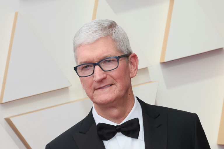 https://d.ibtimes.com/en/full/4579595/apple-chief-executive-pictured-here-94th-annual-academy-awards-says-its-artificial-intelligence.jpg