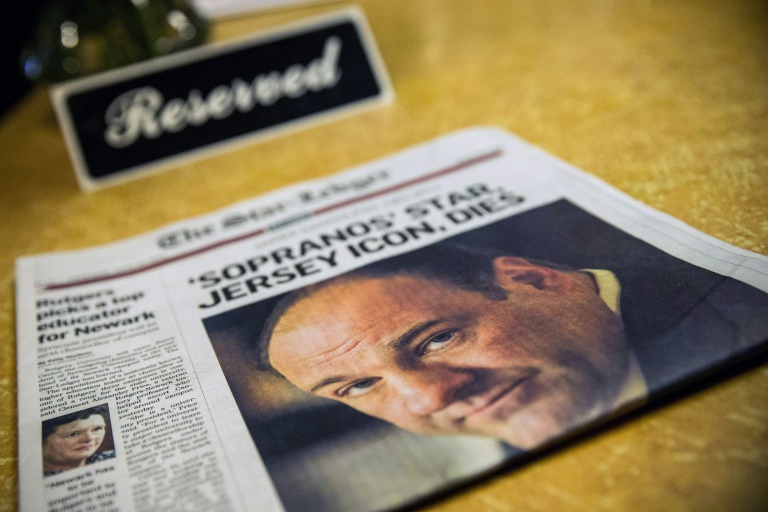 https://d.ibtimes.com/en/full/4579646/newspaper-unfolded-mob-boss-tony-soprano-iconic-new-jersey-mafia-series-won-coveted-pulitzer.jpg