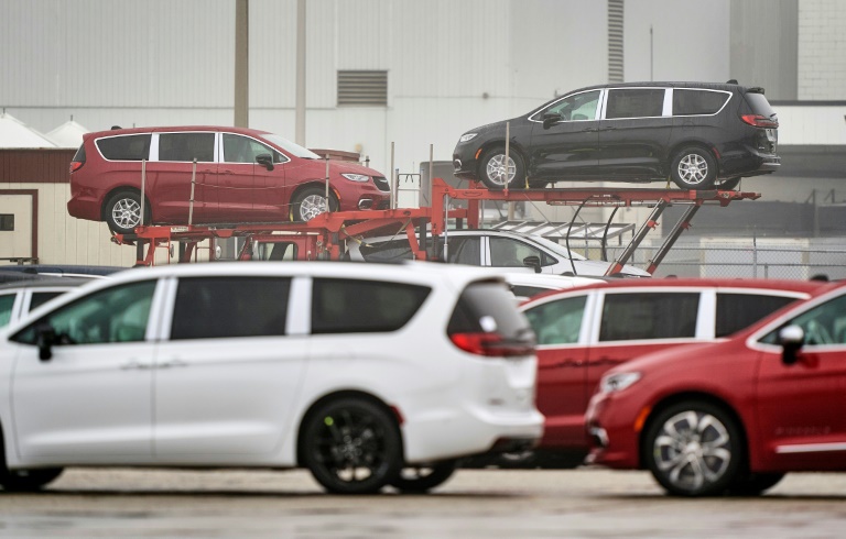 https://d.ibtimes.com/en/full/4580024/analysts-expect-us-tariffs-canadian-imports-would-hit-auto-industry-hard.jpg