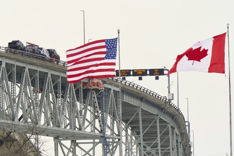 https://d.ibtimes.com/en/full/4580114/us-canada-rift-brought-trumps-tariffs-threatens-divide-inter-connected-border-communities.jpg