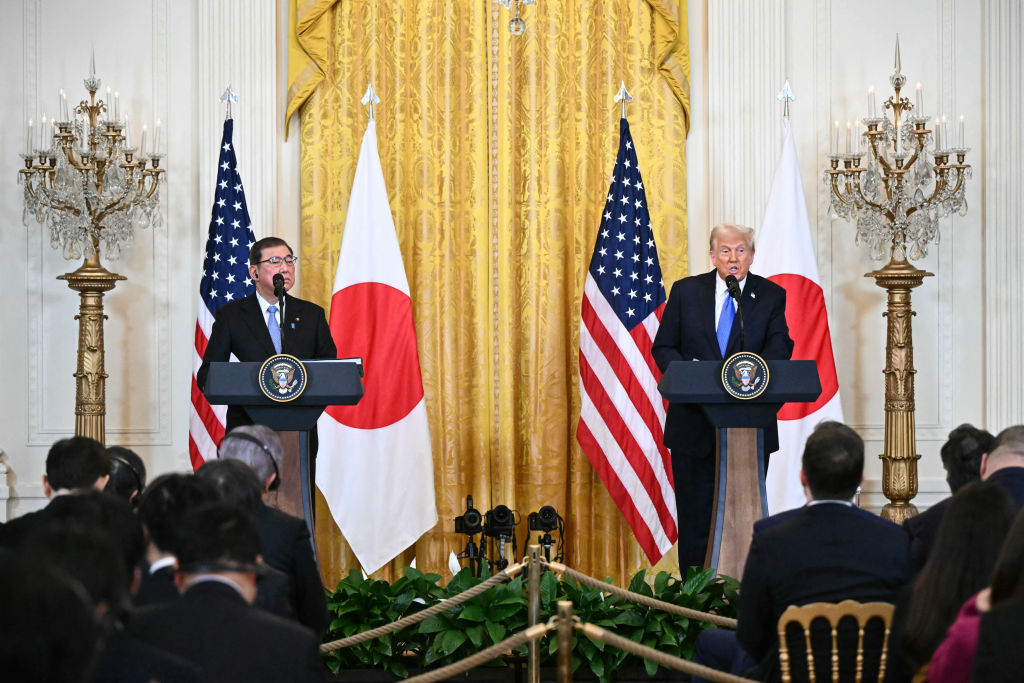 https://d.ibtimes.com/en/full/4581272/trump-meets-ishiba.jpg