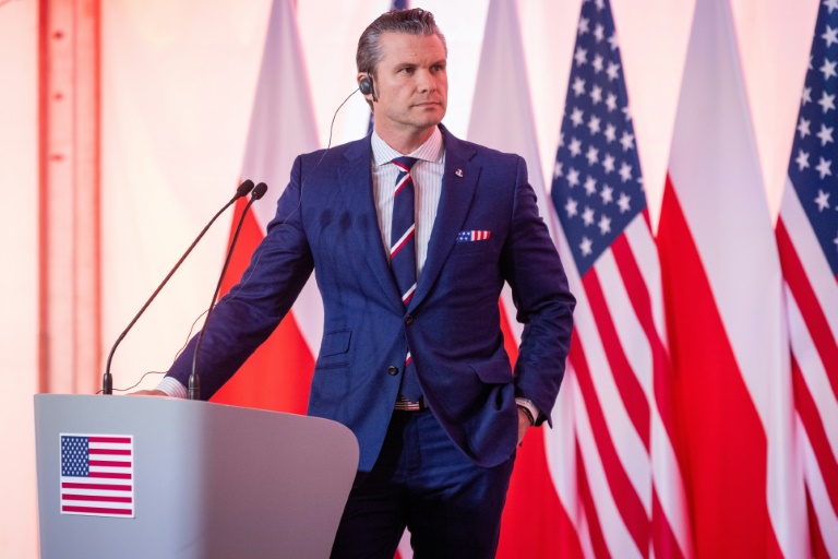 https://d.ibtimes.com/en/full/4583609/us-defence-secretary-pete-hegseth-who-reportedly-wrote-memo-ordering-us-military-prepare.jpg