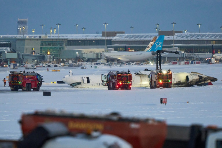 https://d.ibtimes.com/en/full/4583702/fireball-thick-plumes-black-smoke-engulfed-plane-it-skidded-halt-its-roof.jpg