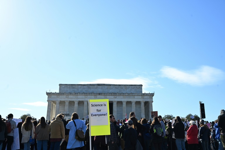 https://d.ibtimes.com/en/full/4585686/researchers-spoke-rally-their-fears-that-research-grants-could-cancelled-funding-suspended.jpg