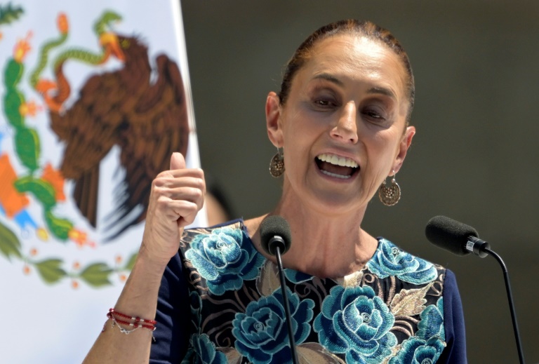 https://d.ibtimes.com/en/full/4585911/mexicos-president-claudia-sheinbaum-has-been-acclaimed-home-her-determined-response-us.jpg