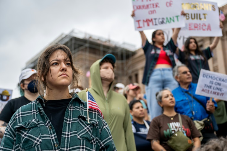 https://d.ibtimes.com/en/full/4586026/people-gather-protest-against-us-president-donald-trump-during-demonstration-texas-state.jpg