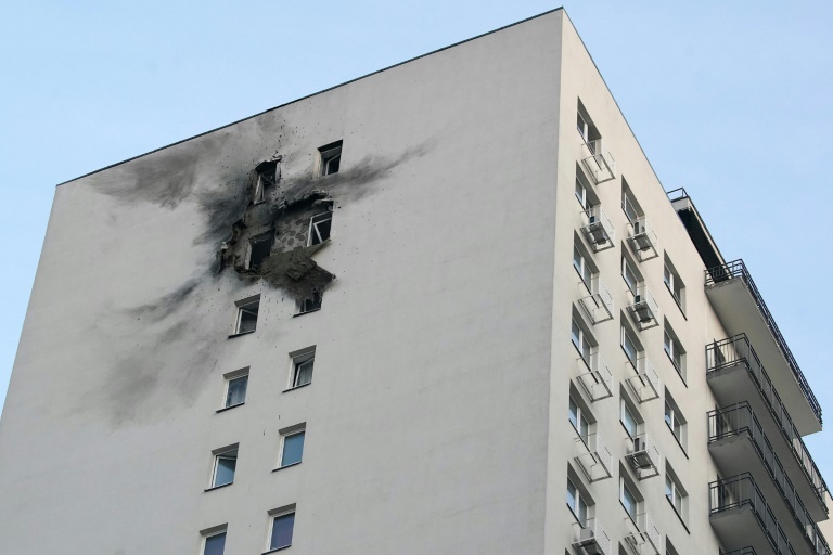 https://d.ibtimes.com/en/full/4586221/damaged-apartment-building-residential-complex-following-moscow-drone-attack.jpg