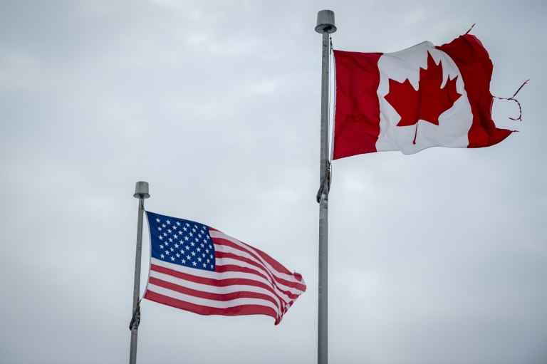 https://d.ibtimes.com/en/full/4586605/canadian-us-flags-fly-near-countries-border-blackpool-quebec-canada.jpg