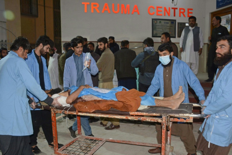 https://d.ibtimes.com/en/full/4586656/authorities-began-retrieving-bodies-train-siege-southwest-pakistan-where-separatist-gunmen.jpg