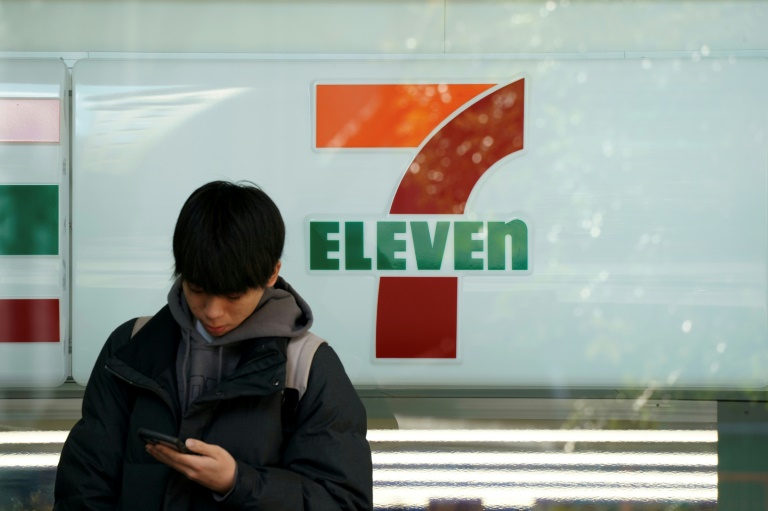 https://d.ibtimes.com/en/full/4586674/7-eleven-worlds-biggest-convenience-store-brand.jpg