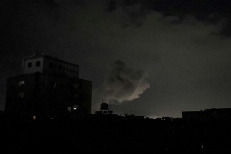 https://d.ibtimes.com/en/full/4587164/this-image-afptv-footage-shows-smoke-rising-following-bombardment-yemens-huthi-controlled.jpg