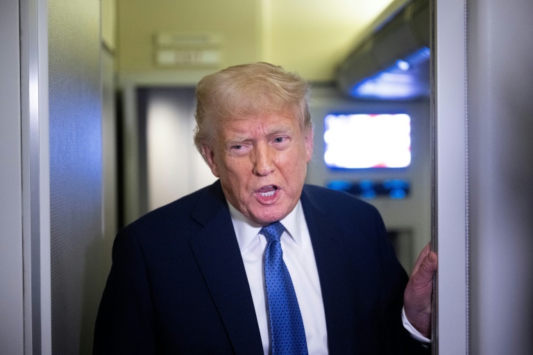 https://d.ibtimes.com/en/full/4587592/us-president-donald-trump-speaks-reporters-aboard-air-force-one-while-flying-washington-dc.jpg