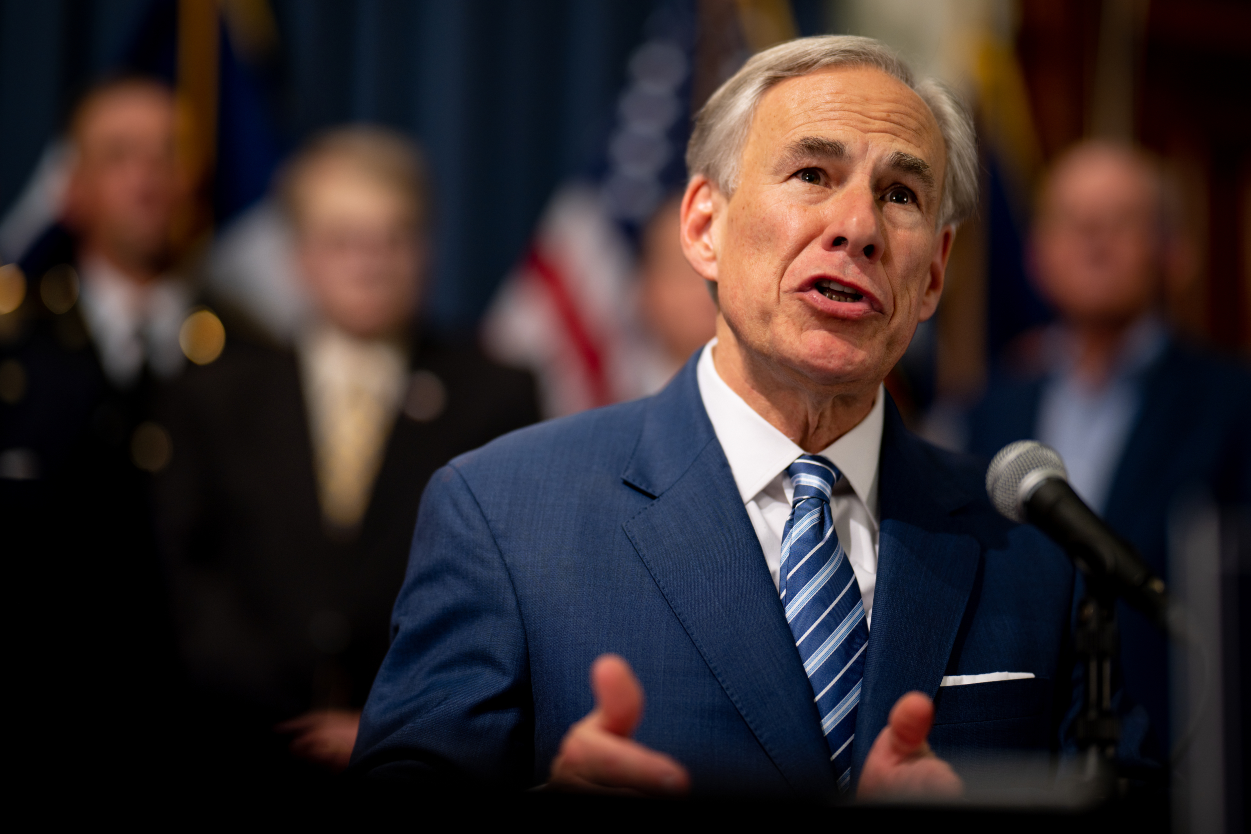 https://d.ibtimes.com/en/full/4588996/texas-governor-abbott-holds-border-security-bill-signing-texas.jpg