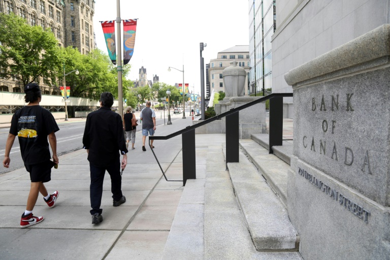 Canada Central Bank Holds Interest Rate Steady Amid Tariffs Chaos