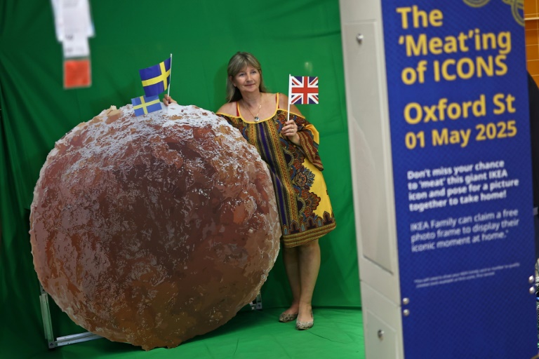 https://d.ibtimes.com/en/full/4598118/ikeas-new-london-store-old-topshop-building-oxford-street.jpg
