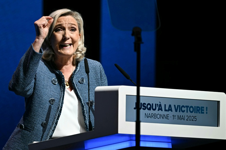 https://d.ibtimes.com/en/full/4598137/veteran-far-right-leader-marine-le-pen-riding-high-polls.jpg