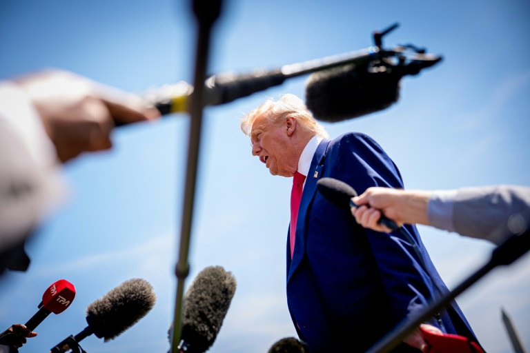 https://d.ibtimes.com/en/full/4598286/trump-has-long-had-antagonistic-relationship-most-mainstream-news-media-exception-powerful.jpg