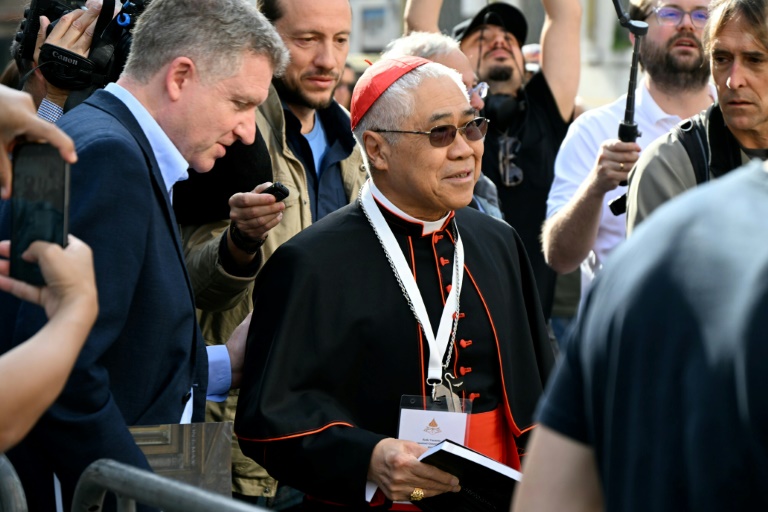 https://d.ibtimes.com/en/full/4598482/cardinal-william-goh-seng-chye-archbishop-singapore-said-no-one-can-tell-how-long-closed-door.jpg