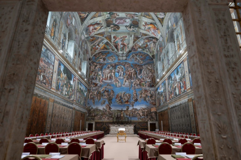 https://d.ibtimes.com/en/full/4599207/both-francis-his-predecessor-benedict-xvi-were-elected-within-two-days.jpg
